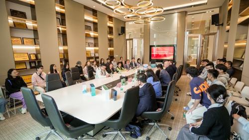 跨国交流启新篇，，，，，，，，共探产学研新路径